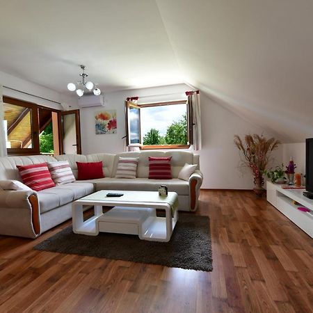 Apartman Jelena Rakovica Exteriér fotografie