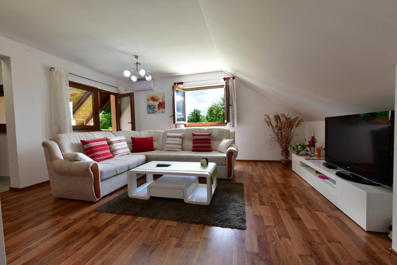 Apartman Jelena Rakovica Exteriér fotografie